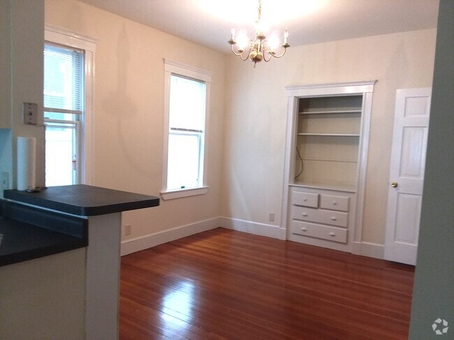 Building Photo - 146 Calumet St Unit 2 Rental
