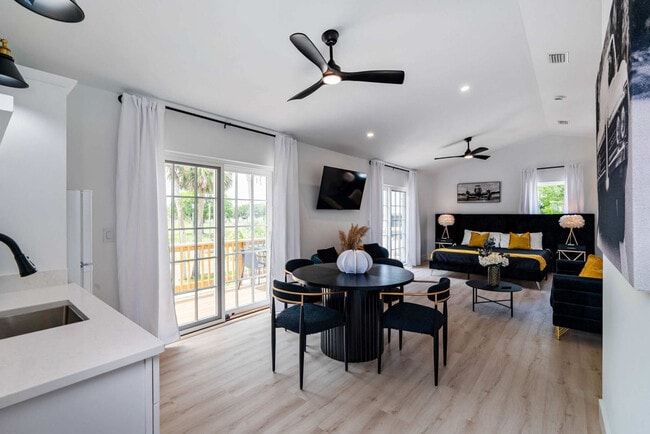 Building Photo - 30 W Castillo Dr Rental