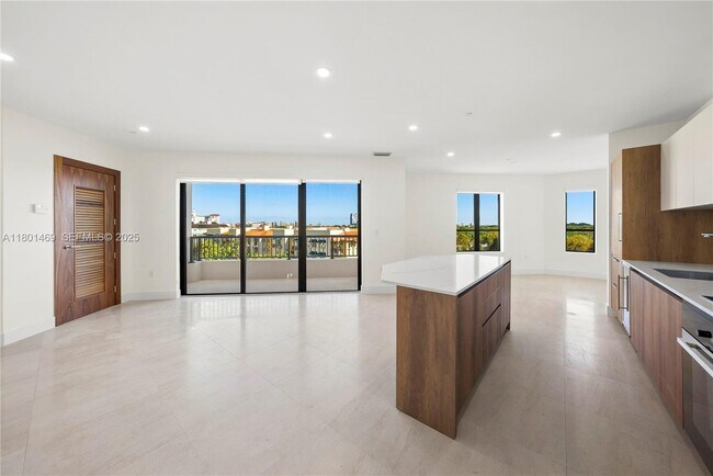 Photo - 701 Valencia Ave Unit 403