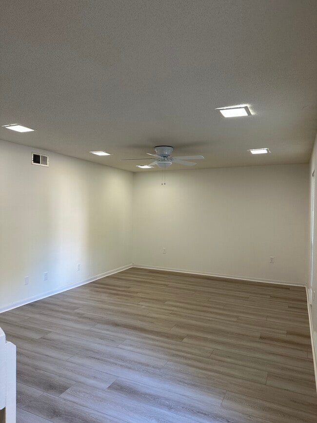 Photo - 96 Yacht Club Dr NE