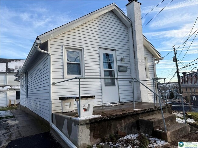 Photo - 4453 Main St