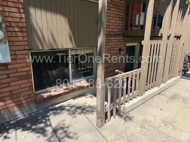 Building Photo - NO DEPOSIT option available for qualified ... Rental