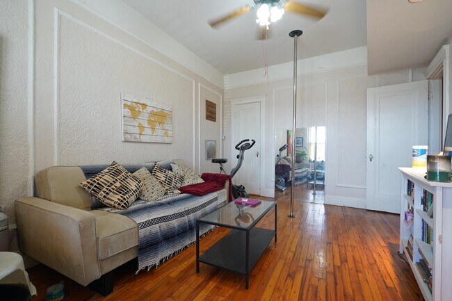 Photo - 1691 Commonwealth Ave Unidad 2
