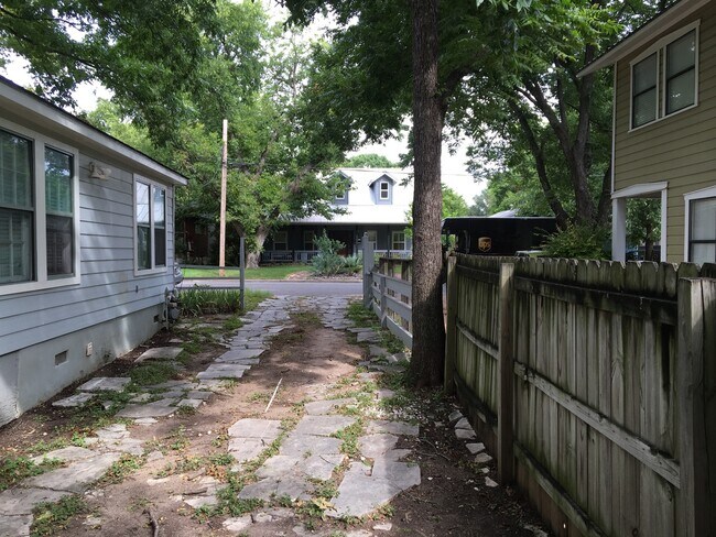 Photo - Cute and Cozy 1/1 Unit B