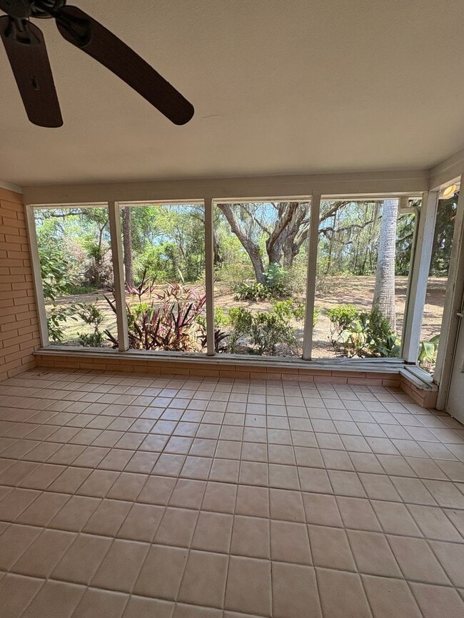 2227 Country Club Rd