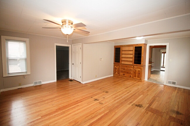 Photo - 1817 Spohn Ave