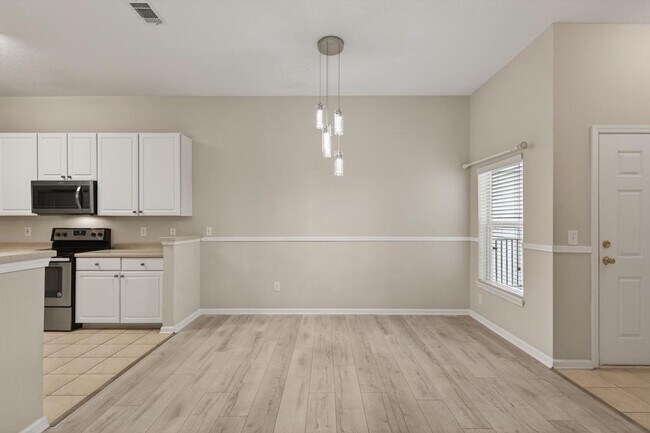 Photo - 9400 Underwing Way