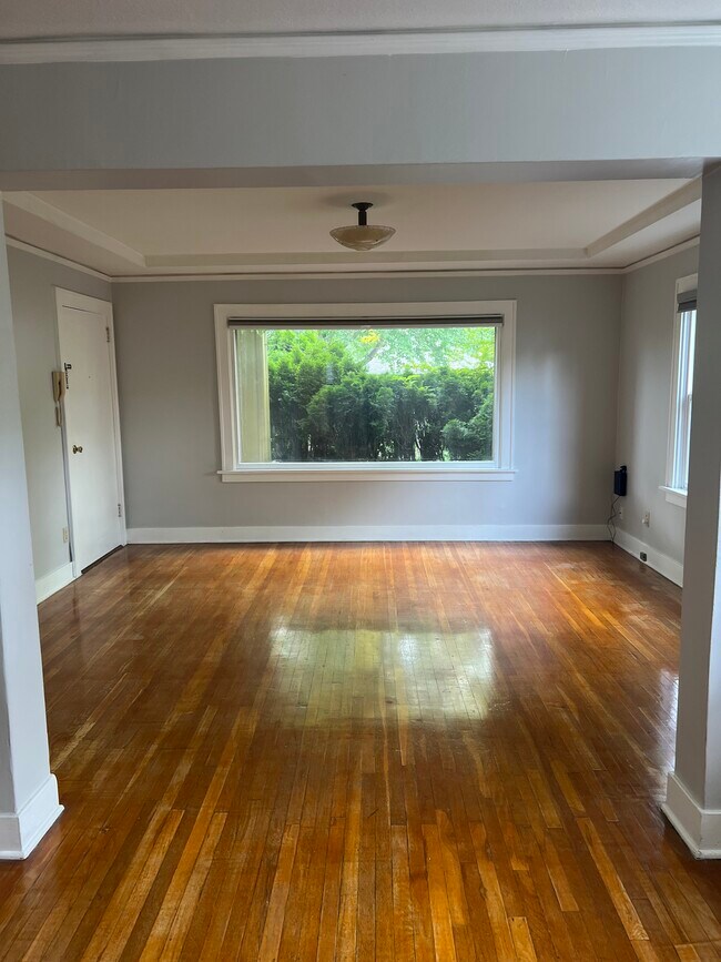 Huge picture window living room - 3204 SE 26th Ave Apartamentos Unidad 2