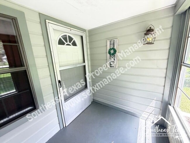 Photo - 1295 Archie St