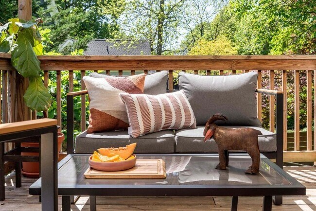 Photo - 685 Wylie St SE