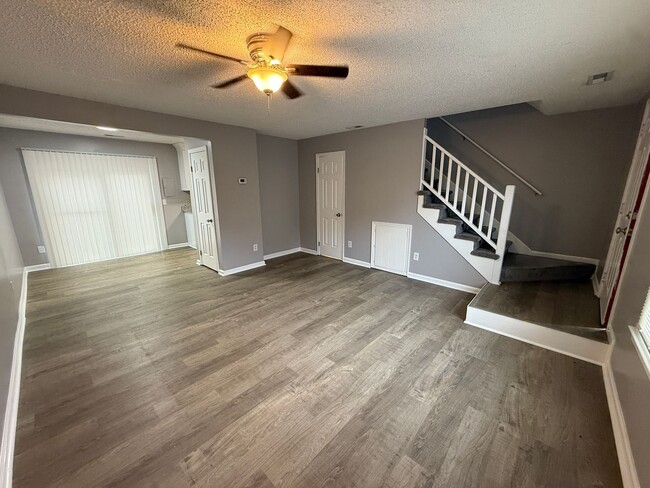 Photo - 906 Seabreeze Ct