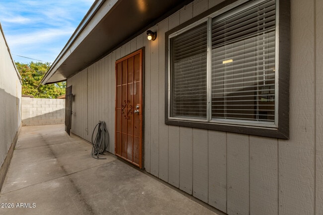 Building Photo - 936 W Rio Salado Pkwy Unit 4