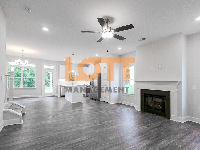 24 Jaycee Ct