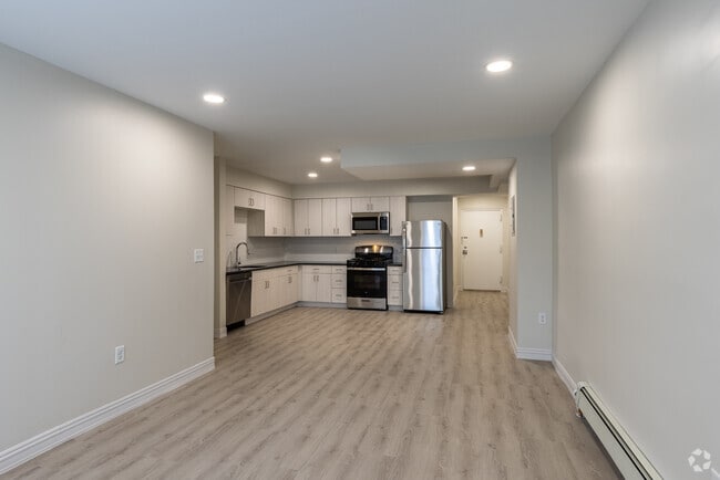 1BR, 1BA - 800SF