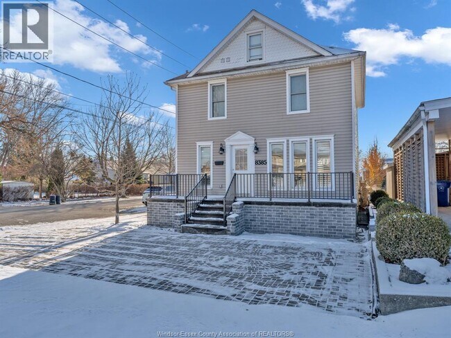 Photo - 8385 Riverside Dr E