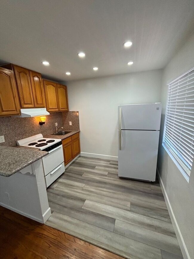 Building Photo - 414 Staten Ave Unit 2E