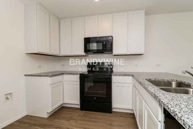 Photo - 1513 Mahogany Ln