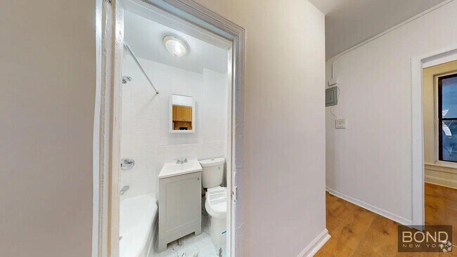 Building Photo - 588 Amsterdam Ave Unit 3RS Rental