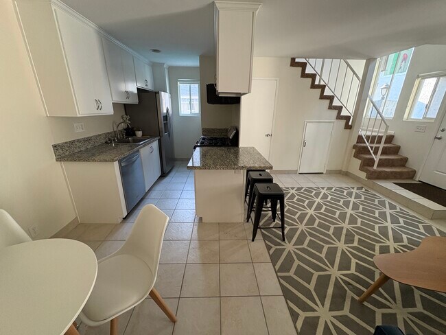 Barclay Square Apartment