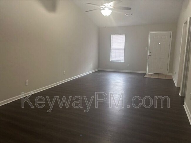 Photo - 103 Ginkgo Ln