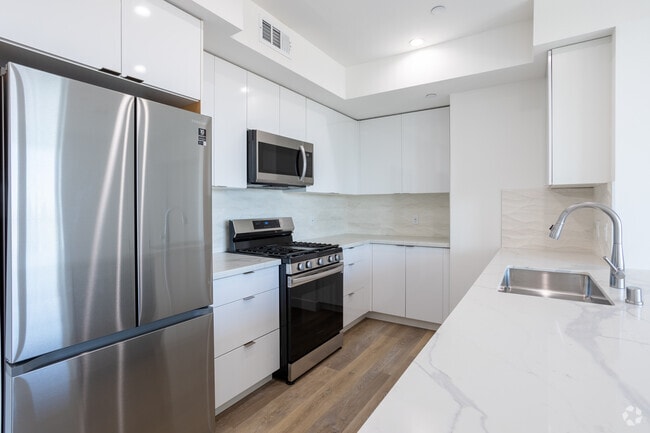 2BR, 2BA Kitchen