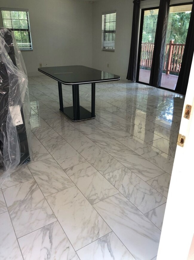 Photo - 290 S Old Kings Rd