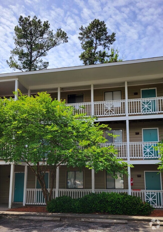 Building Photo - Seahawk Square - MOVE IN NOW! 1BD/1BA Rental