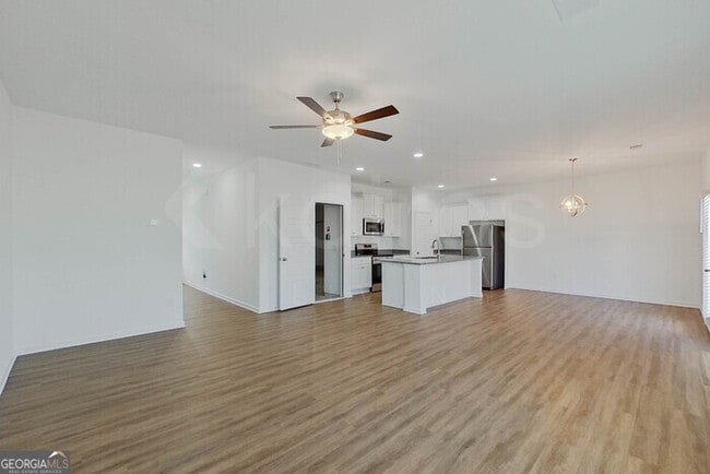 Photo - 111 English Oak Ln