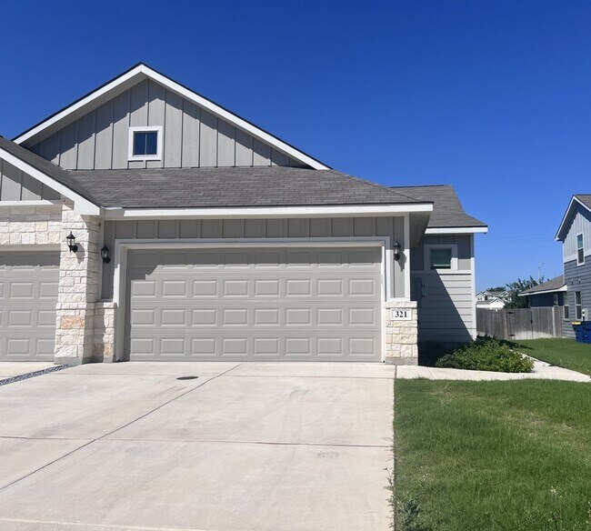 Photo - Luxury Townhouse in Cibolo