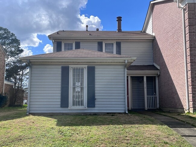 Building Photo - Great Location