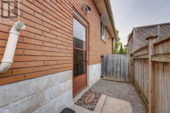 Photo - 77 Toronto St