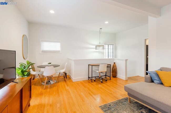 Photo - 541 33rd St Unit B