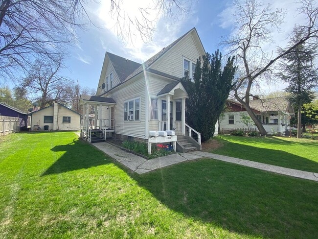 Building Photo - 1716 Blaine St