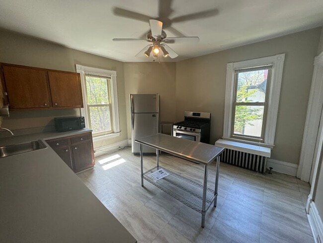 Photo - 5910 Howe St Unit Second Floor