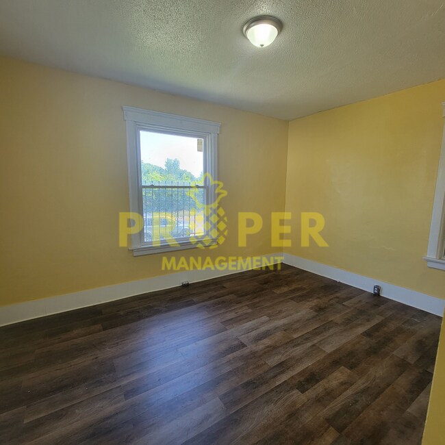 Massive 5 Bedroom Home w/ 12 Foot Ceilings... House Rental in Dayton