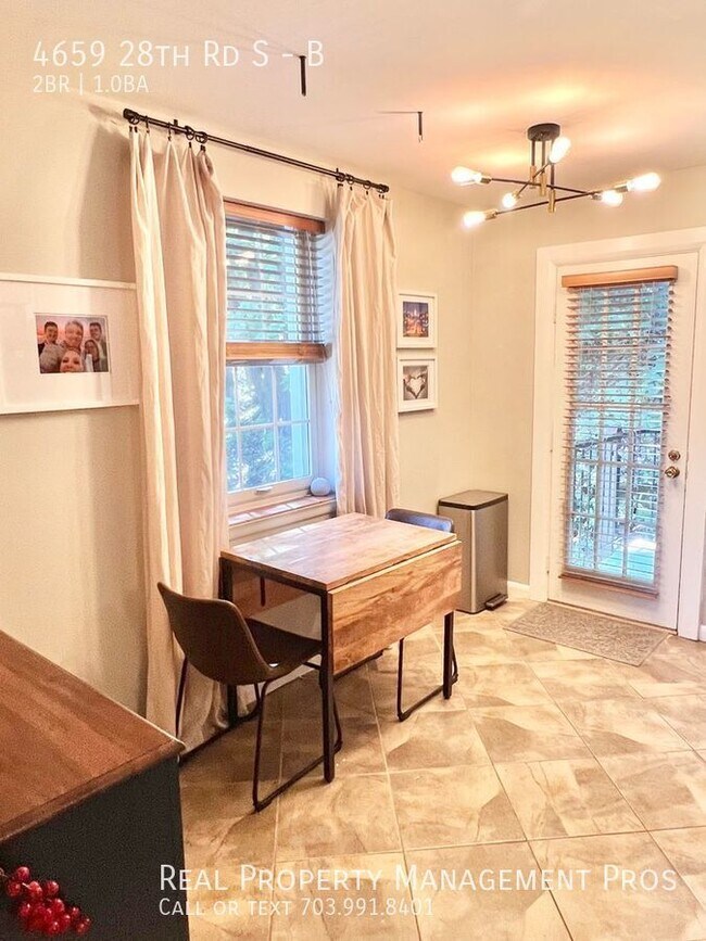 Stunning Shirlington Corner Condo Unit With Priv... Unit B Condo for