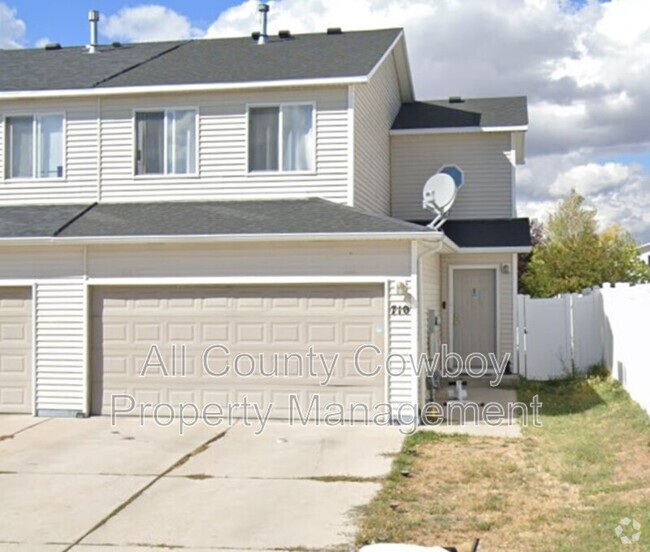 Building Photo - 710 W 2nd St Rental