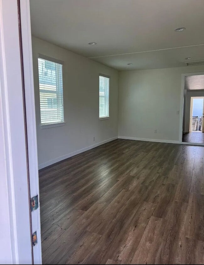 Photo - 631 Indiana Ave Unidad FRONT