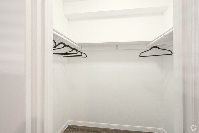 1BR, 1BA - 547SF