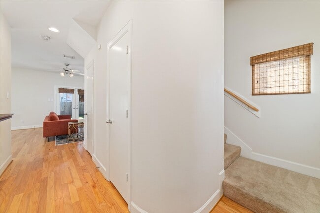 Photo - 826 E 40th St