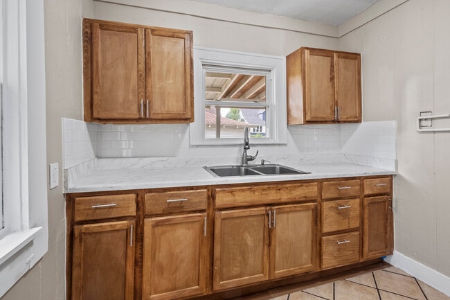 Photo - 1120 Fountain St NE Unidad Lower