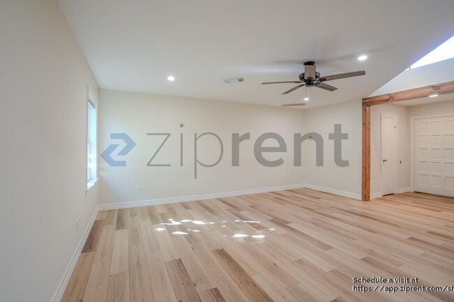 Photo - 4031 Leeshire Dr