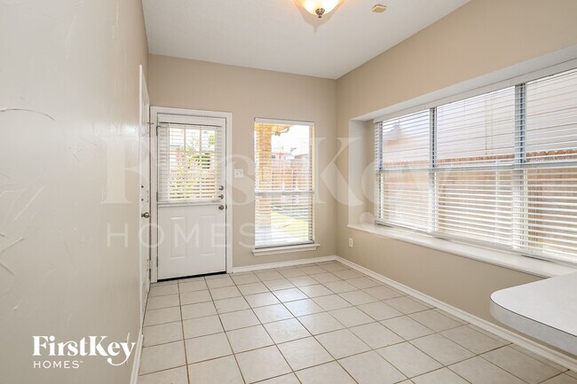 Photo - 2210 Meadowstone Dr