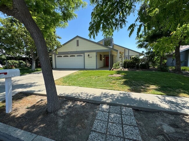 Photo - 1205 Dominic Way