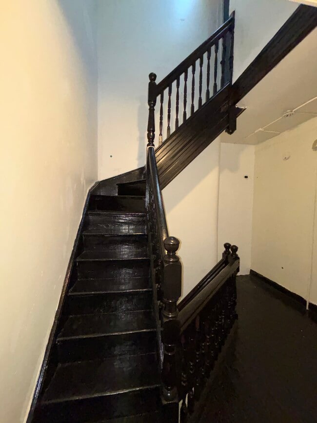 Photo - 292X Parkwood Ave Unit 3