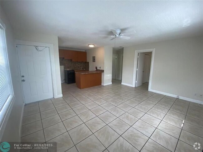 Building Photo - 240 SW 23rd St Unit 4 Rental