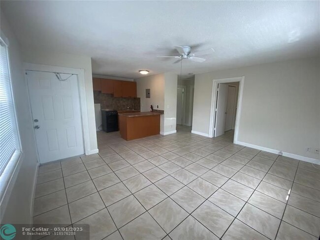 Photo - 240 SW 23rd St Apartment Unit 4
