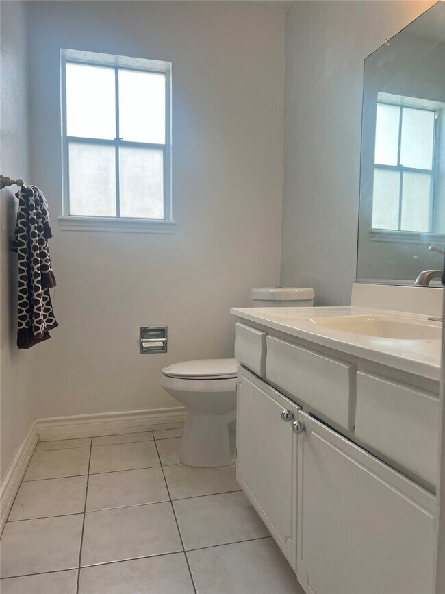 Building Photo - 13004 Trail Hollow Dr Unit A Rental