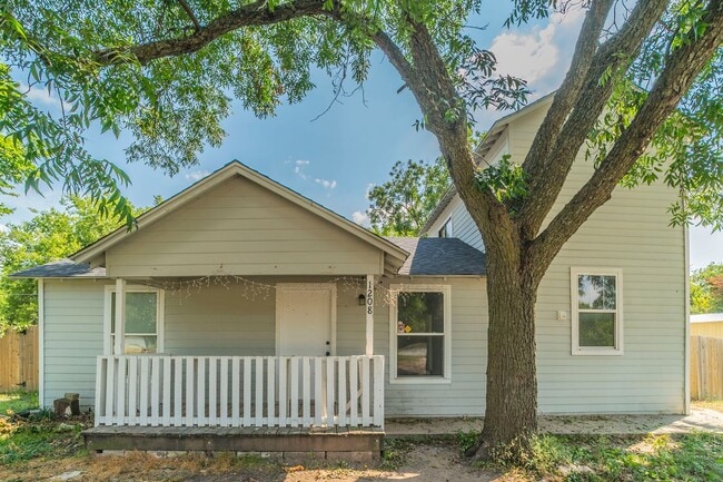 Building Photo - ? Newly Renovated Home in Arlington! ?