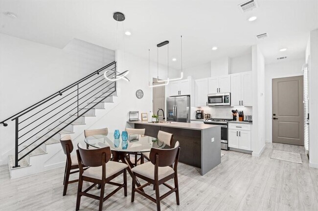 Photo - 6827 Cadillac St